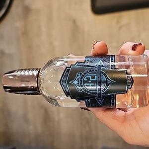 Cologne, hair mist, body spray